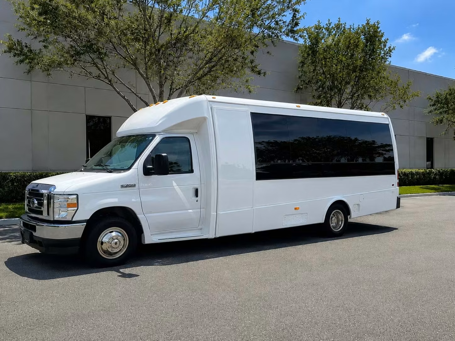 lima 15 passenger minibus rental