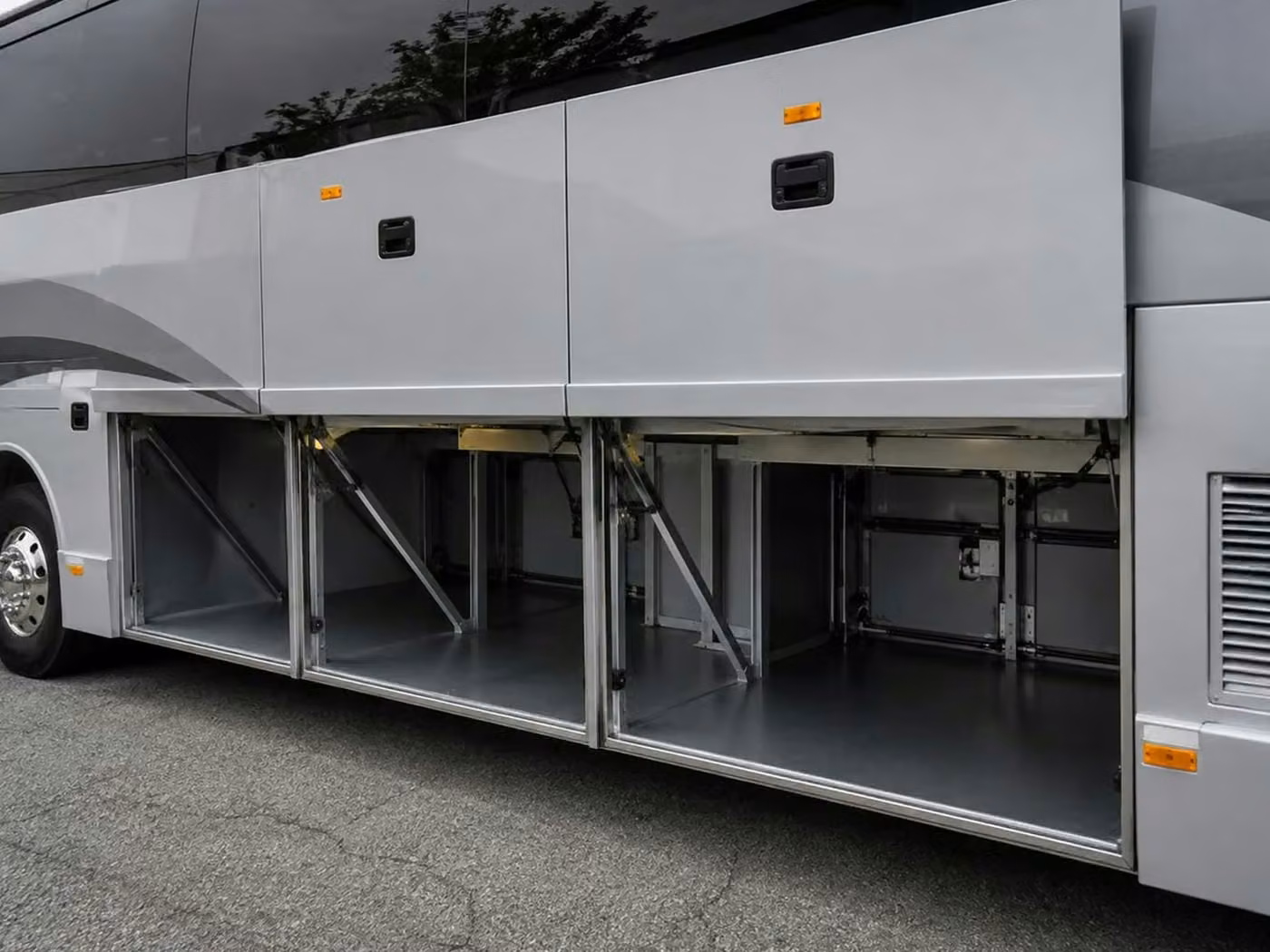 lima 56 passenger charter bus luggage bays