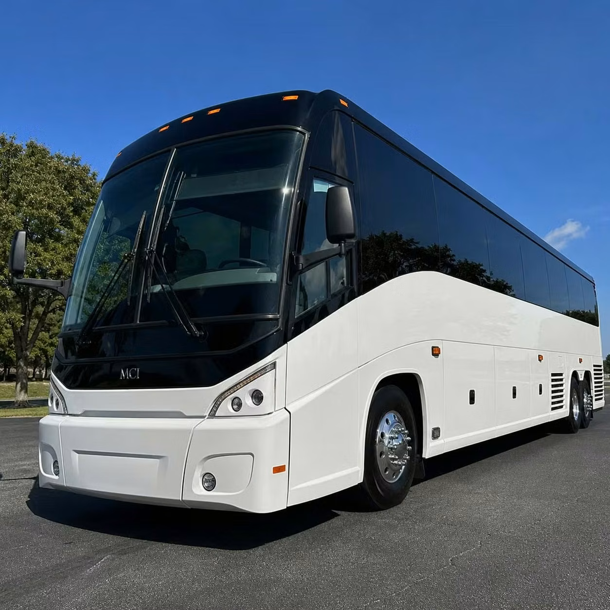 lima charter buses with a c wifi and restrooms for all day festivals