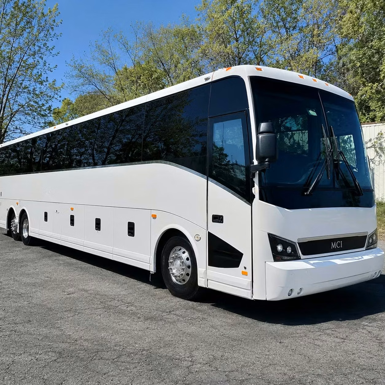 lima impress attendees with premium shuttle bus services